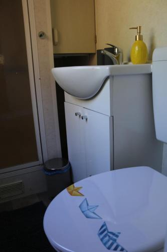 Badezimmer, Tinyhaus2 idyllisch am Waldesrand in Cottbus