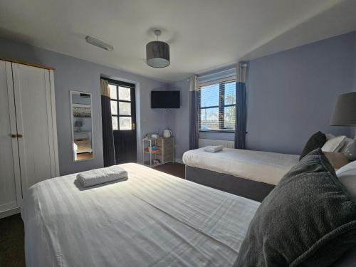 2 twin beds
