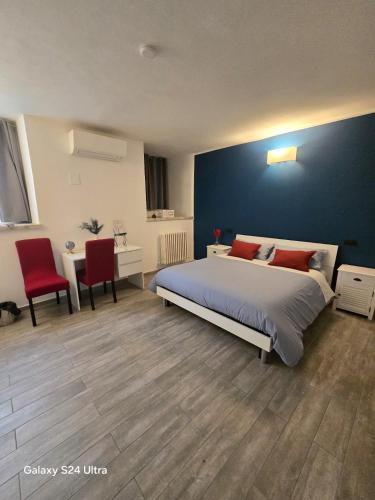 Double Room image 7