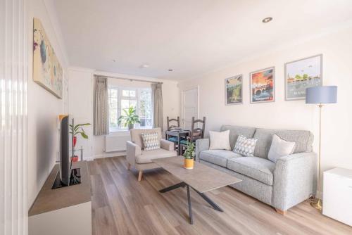 Stylish 1 Bedroom Retreat in Maidenhead - By Tempstay gîte à louer Fredricks Hotel Restaurant Spa