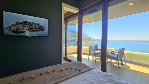 Lingkungan sekitar, Royalis Suites in Budva