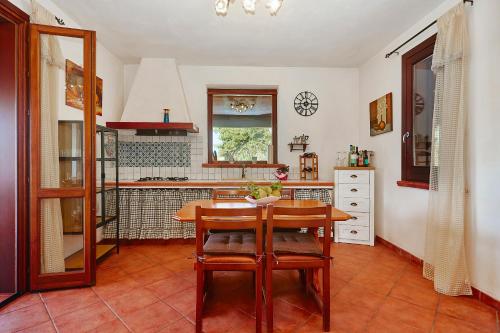 Five-Bedroom House image 10