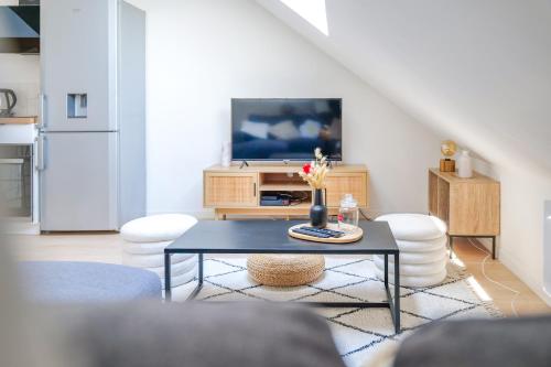 Très bel appartement lumineux et au calme - 2 personnes (Tres bel appartement lumineux et au calme - 2 personnes) in Saint-Serge