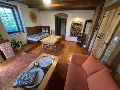 U Jelínků (U Jelinku) in เนซเวสติเซ