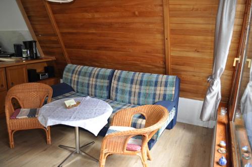 Finnhütte-mit dem Gesang der Vögel erwachen (Finnhutte-mit dem Gesang der Vogel erwachen) in Zislow