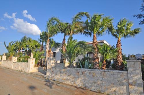 2 bedrooms, 7 beds
