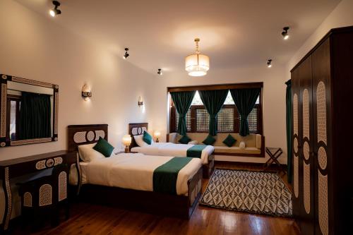 room detail thumbnail 2