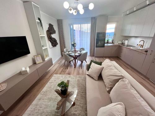 FLH Golden Gallery - Balcony & Free Parking near Vivo Mall, Floreşti