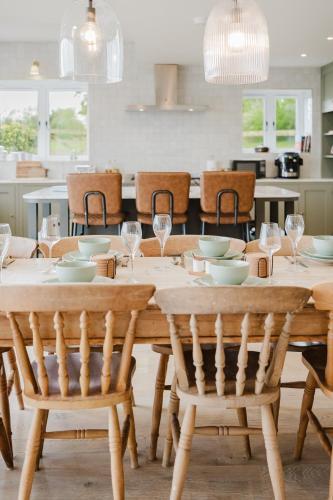 Mulberry Cottage - Stunning 5 Bed in Wiltshire! in Charlton (Wiltshire)