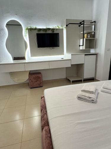 Double Room image 10