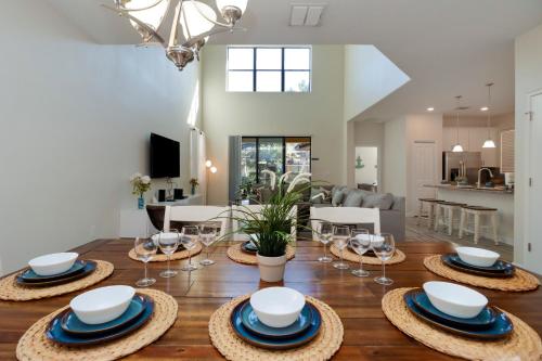 Solterra Oasis Villa at White Rose Villas - Pool & Spa - Solterra - Free Resort Amenities