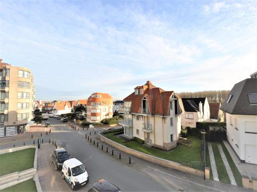 Apartment in Duinbergen near the Beach