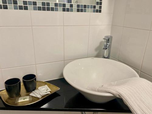 Small Double Room image 8