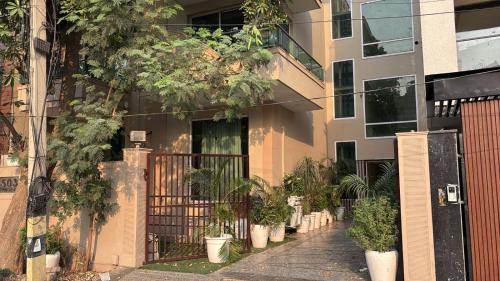 Posh Suites - Golf Course Road – Gurgaon, NY