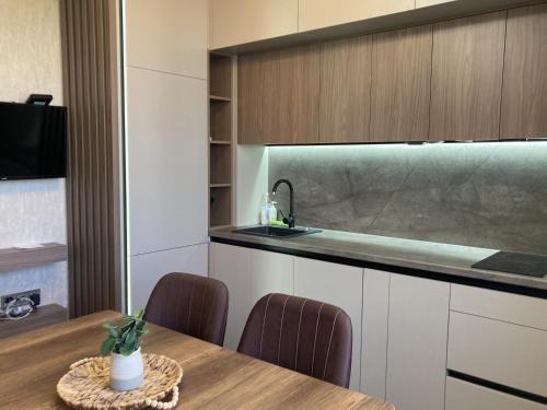 Stylish & Cozy 1BR Apartment next to Medical University & Free Parking, Стара-Загора (фото 6)