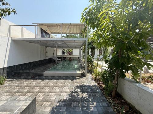 Piscina, Casa de 1815 m2 com 7 quarto(s) e 7 casa(s) de banho(s), na área Anandpur Sahib (Sir Mam Ashram) in Nawanshahr