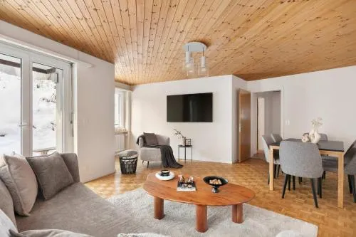 Modern Alpine Stay Terrace Central Davos in Davos, Schweiz