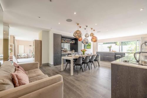 Relaxing & Spacious Family Home - By Tempstay, Windsor (photo 8)