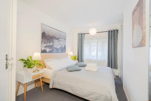 Entire 4-Bed House & Parking, Steps from ICC & Utilita Arena Birmingham & Broad Street, Бирмингем (фото 9)