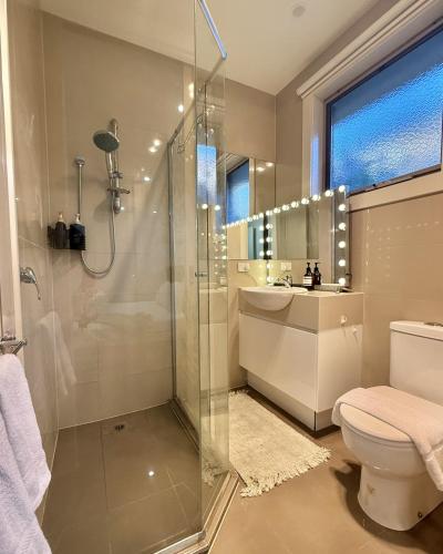 Shower, Soft Modern Glamour in the Heart of Camberwell in Camberwell