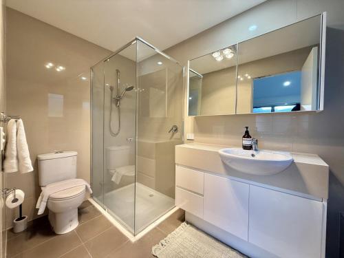Shower, Soft Modern Glamour in the Heart of Camberwell in Camberwell