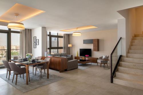 Three-Bedroom Duplex Apartment with Balcony and City View image 10