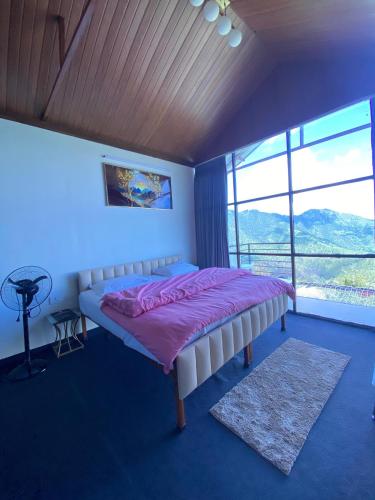 1 double bed, 2 futon beds