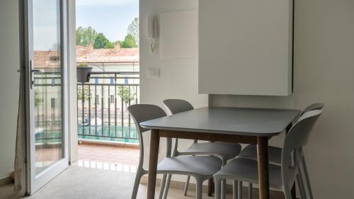 One-Bedroom Apartment image 5