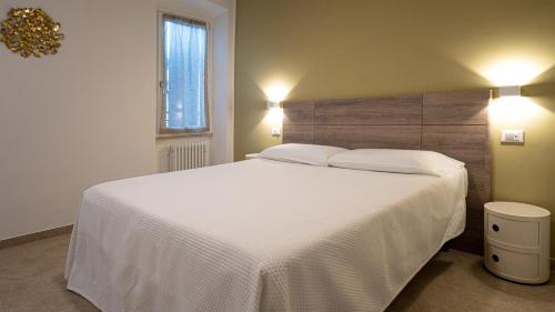 One-Bedroom Apartment image 4