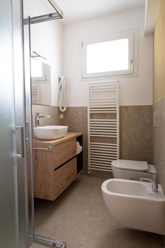 One-Bedroom Apartment image 2