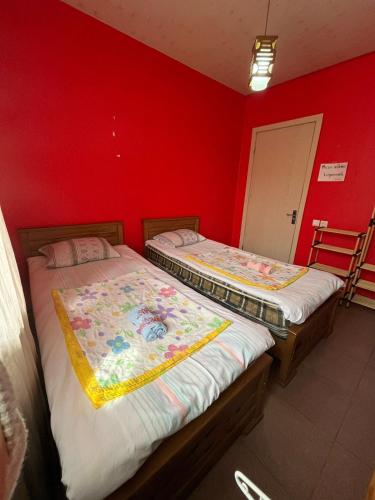 2 twin beds