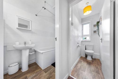 Brixton Hub; Coziest in town - image 10