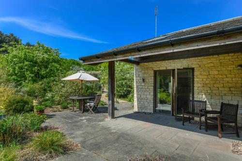 花園, Eco 2-Bed Bungalow with Biodiverse Garden & Solar in 諾丁漢市