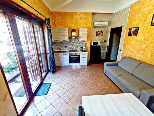 Top Apartments Roma 2 Metro A Free Parking, Roma (foto 3)