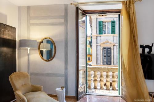 Billie's Flat RED - art & design apt in Verona historic centre, Verona (foto 8)