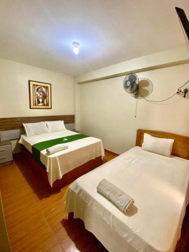 1 double bed, 1 twin bed