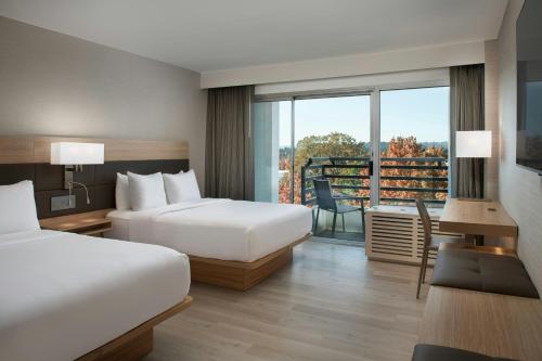 2 queen beds