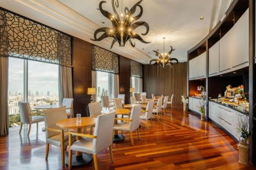 Grand Platinum King Room - Concierge Lounge Access image 6