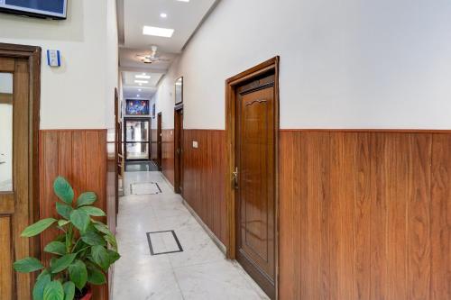 ล็อบบี้, Super Hotel O Krishna Nagar Chowk Near ONGC in กฤษณะนคร