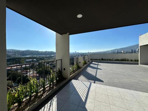 Three-Bedroom Apartment with Mountain View image 3
