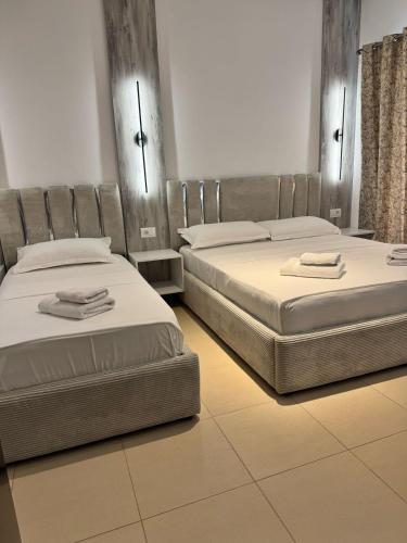 Triple Room with Balcony image 2