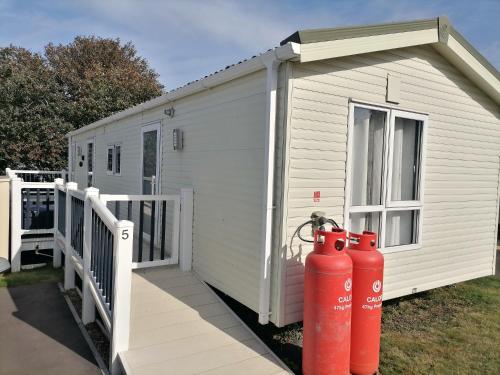 Thames view at Kent Coast Holiday Park, Allhallows (photo 2)