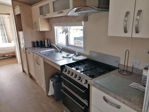 Thames view at Kent Coast Holiday Park, Allhallows (photo 5)