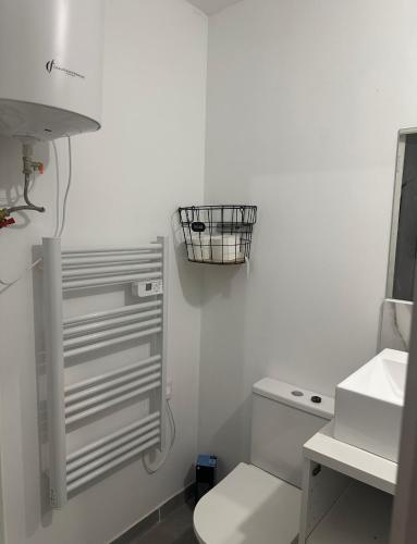 Sweet mother apartement et espace partage 1 & 2 SDB WC Sejour in Hellemmes