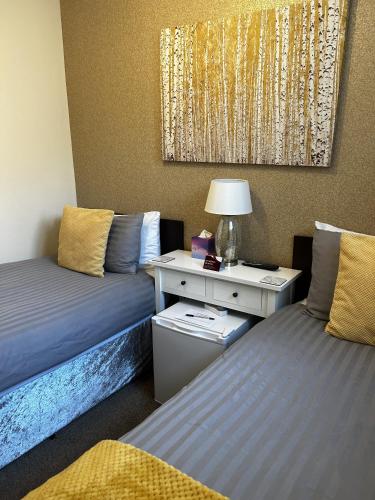 Twin Room with Private Bathroom room in The Inglewood Hotel
