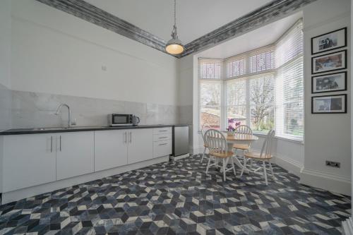 Kitchen, Casbah Coffee Club Suites in Croxteth