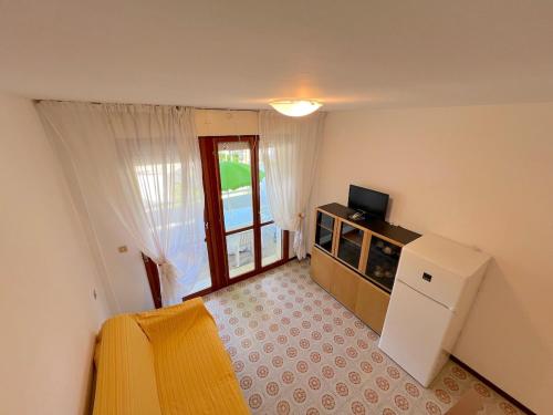 One-Bedroom Apartment image 10
