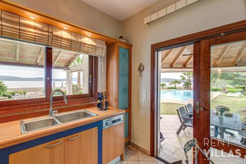 virtuve, Beachfront Villa Armonia in Porto Hydra by goutos properties in Akti Idras (Argolis)