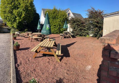 trädgård, Room with Newly Renovated Private Bathroom above Village Pub Stag Inn Crosby Maryport in Ellen