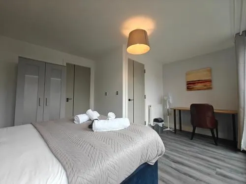 Park Central 4 Double Bedroom House in Birmingham City Center photo 2